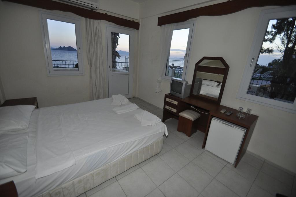 Ado Beach Hotel Turgutreis Room photo