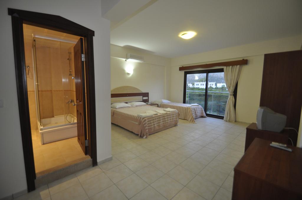 Ado Beach Hotel Turgutreis Room photo