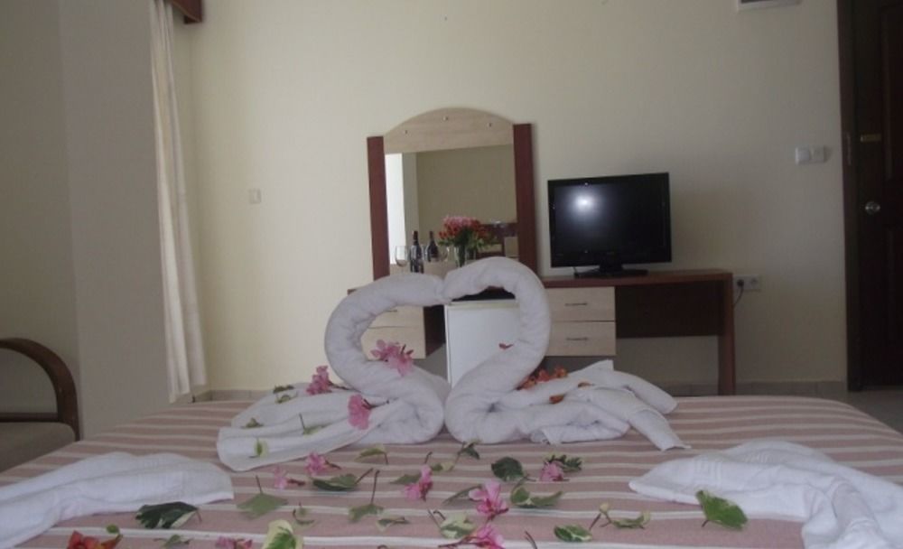 Ado Beach Hotel Turgutreis Exterior photo